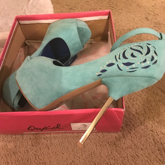 Heels - Picture 3 of 5